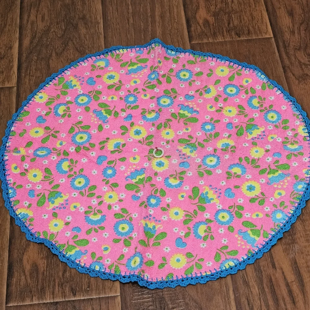 Vintage 70s Retro Floral Funky Round Hand Towel Crochet Edge Handmade